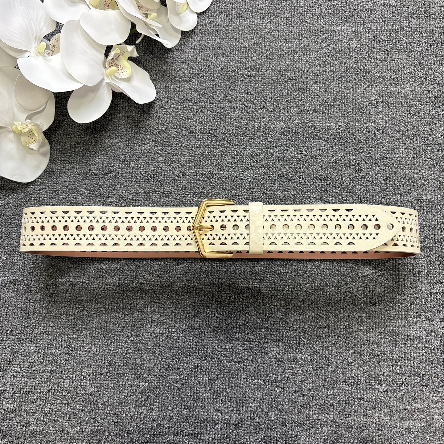 Bohemian style hollow cowhide belt, women's genuine leather, copper buckle, needle buckle texture, waist seal, wide belt